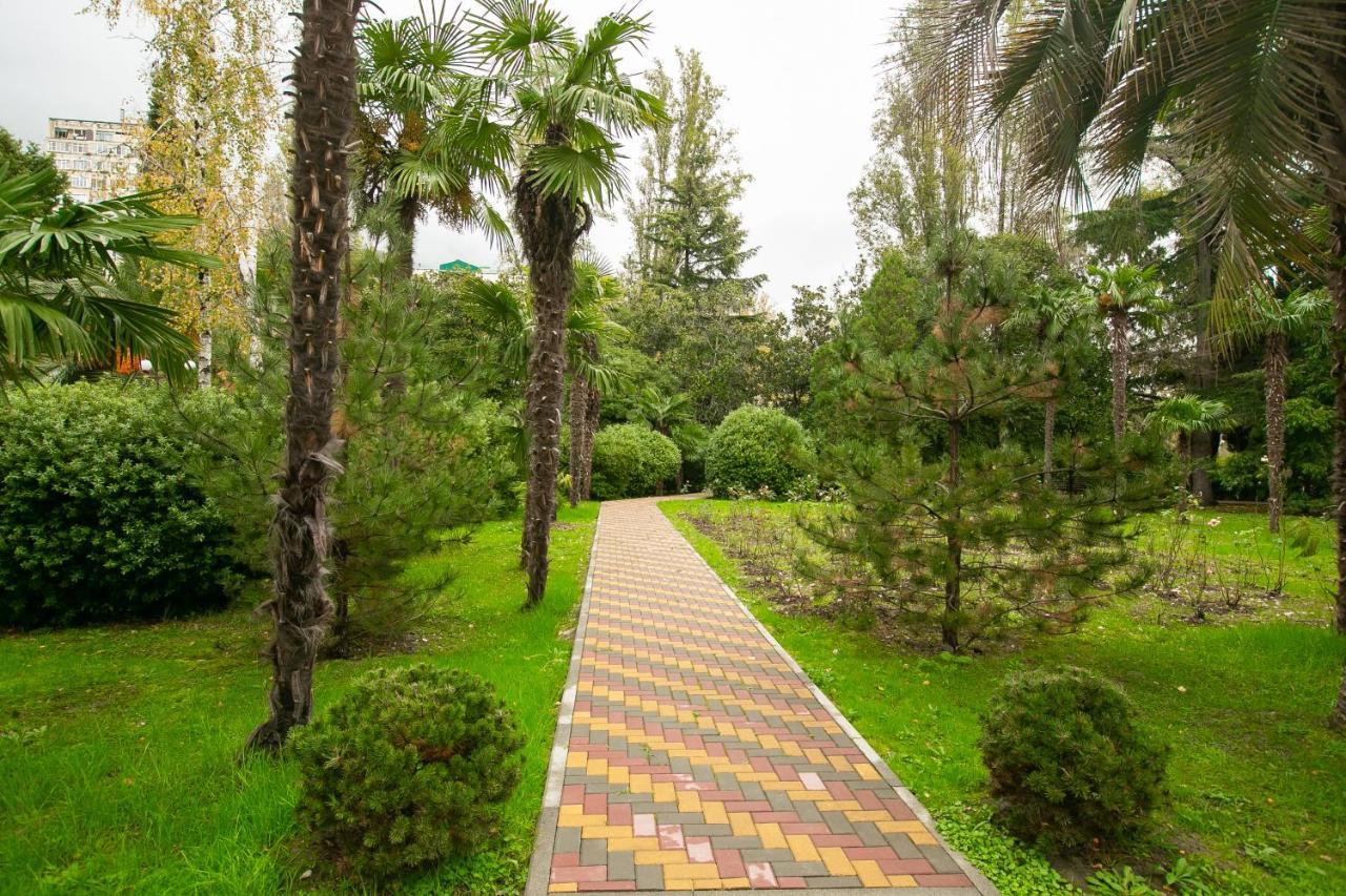 Amza Park Hotel Gagra Exteriör bild