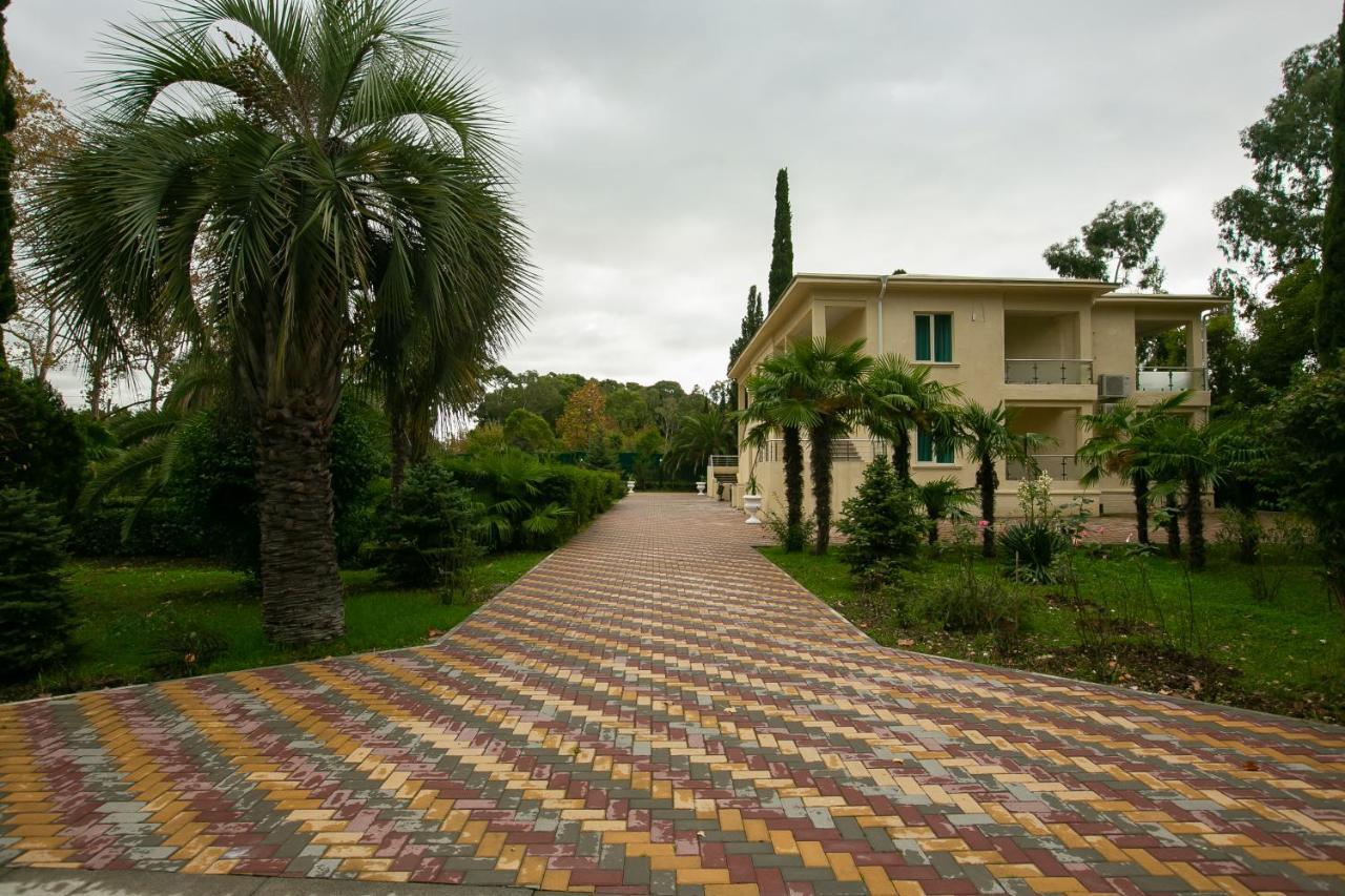 Amza Park Hotel Gagra Exteriör bild