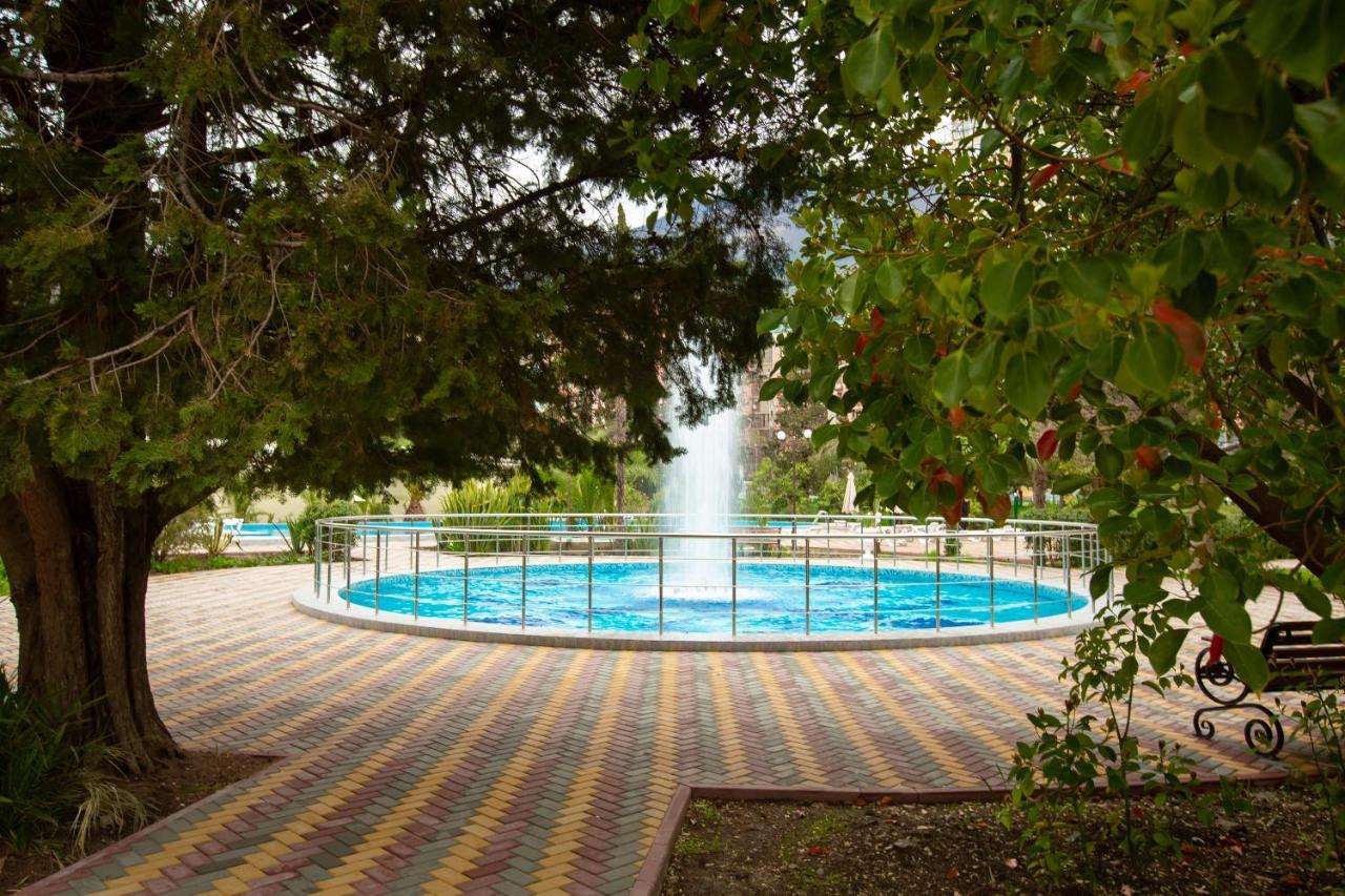 Amza Park Hotel Gagra Exteriör bild